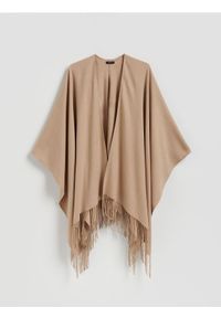 Reserved - Poncho z frędzlami - kremowy. Kolor: kremowy. Materiał: wiskoza, tkanina