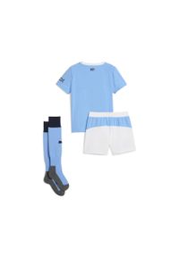 Puma - Dziecięcy strój domowy Manchester City 25/26 PUMA Team Light Blue White. Okazja: do domu. Kolor: niebieski, wielokolorowy, biały. Materiał: dresówka. Wzór: aplikacja, paski. Styl: sportowy