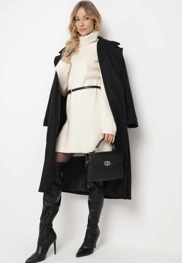 Born2be - Jasnobeżowa Dzianinowa Sukienka z Prążkowanego Materiału Liannae. Okazja: do pracy. Kolor: beżowy. Materiał: dzianina, materiał, prążkowany. Styl: elegancki