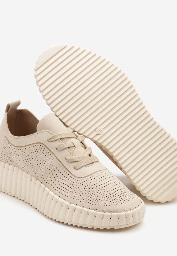 Renee - Jasnobeżowe Sneakersy na Tłoczonej Platformie z Ażurową Cholewką Ronfira. Kolor: beżowy. Szerokość cholewki: normalna. Wzór: ażurowy. Obcas: na platformie
