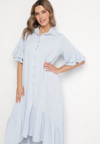 Born2be - Jasnoniebieska Sukienka Koszulowa z Ozdobną Falbanką Daviravie. Okazja: na co dzień. Kolor: niebieski. Typ sukienki: koszulowe. Styl: elegancki, casual, klasyczny #6