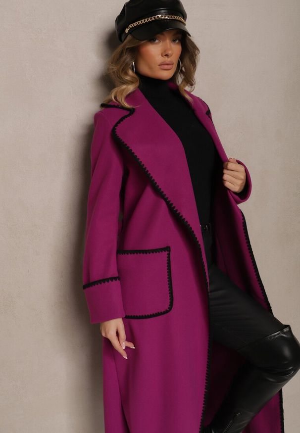 Renee - Fioletowy Płaszcz Szlafrokowy z Wiązanym Paskiem Zdobiony Przeszyciami Enamia. Okazja: na co dzień. Kolor: fioletowy. Materiał: jeans. Długość rękawa: długi rękaw. Długość: długie. Wzór: aplikacja. Styl: casual, elegancki