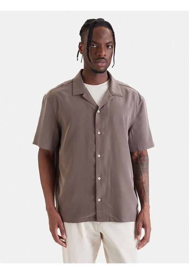 Calvin Klein Koszula LV04LF114G Brązowy Relaxed Fit. Kolor: brązowy. Materiał: syntetyk