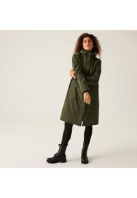 Kurtka przeciwdeszczowa z kapturem damska Regatta Yarli. Typ kołnierza: kaptur. Kolor: wielokolorowy, brązowy, zielony. Sezon: zima. Sport: turystyka piesza #1