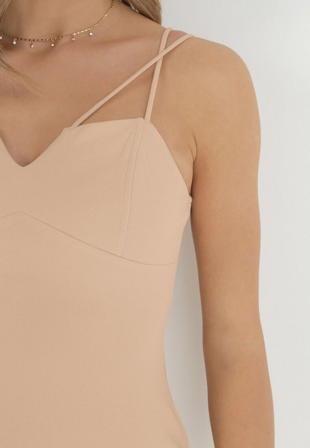 Born2be - Beżowa Sukienka na Ramiączkach z Rozcięciem Sophiya. Kolor: beżowy. Materiał: tkanina. Długość rękawa: na ramiączkach. Wzór: aplikacja, gładki. Długość: midi