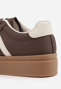 Renee - Brązowe Sneakersy VICES Typu Tenisówki na Platformie z Paskami po Bokach Zidilla. Okazja: na co dzień. Zapięcie: pasek. Kolor: brązowy. Materiał: jeans. Obcas: na platformie #5