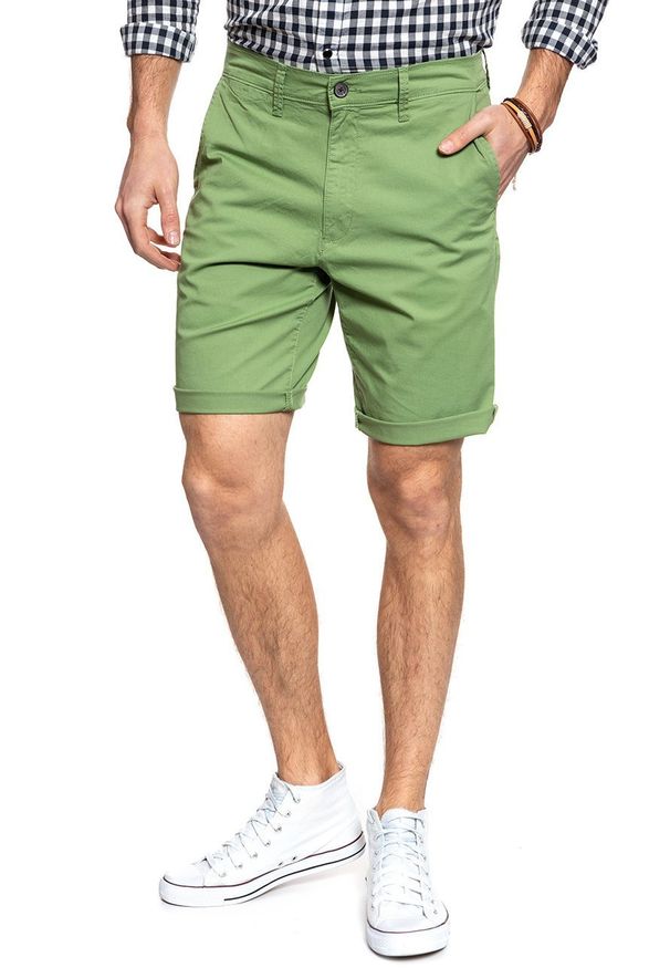 Wrangler - SPODENKI MĘSKIE WRANGLER CHINO SHORT JADE GREEN W14AKM33H 112126562. Wzór: aplikacja