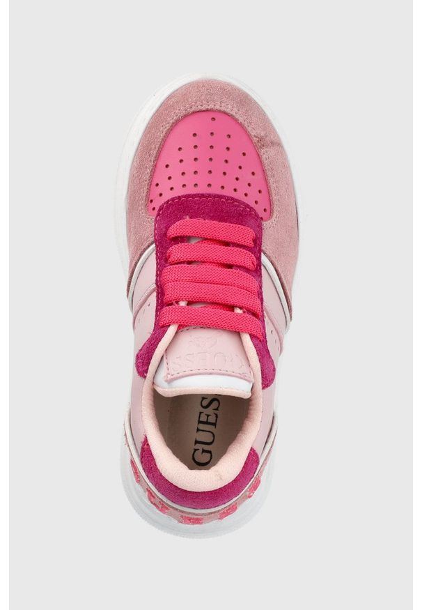 Guess buty kolor różowy. Nosek buta: okrągły. Zapięcie: sznurówki. Kolor: różowy. Materiał: guma. Obcas: na platformie