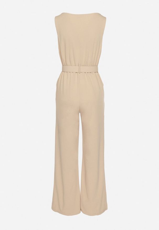 Born2be - Beżowy Kombinezon z Wywijanym Dekoltem w Łódkę i Paskiem z Klamrą Galithiela. Okazja: na co dzień. Kolor: beżowy. Wzór: aplikacja. Styl: klasyczny, casual, elegancki