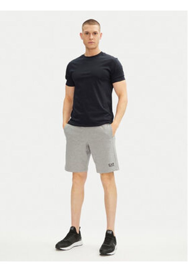 EA7 Emporio Armani Szorty sportowe 8NPS65 PJVRZ 3905 Szary. Kolor: szary. Materiał: bawełna. Styl: sportowy