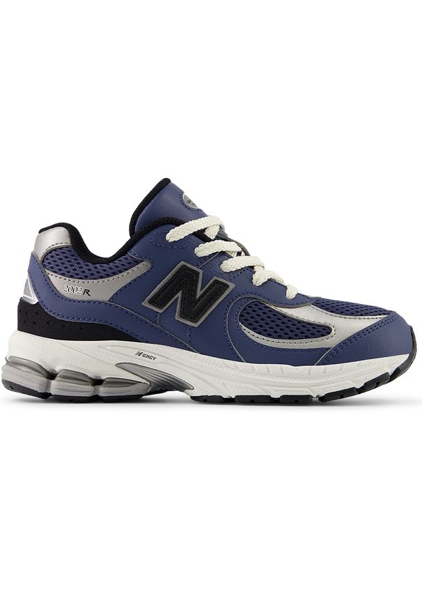 Buty dziecięce New Balance PC2002PQ – granatowe. Okazja: na uczelnię, na co dzień. Kolor: niebieski. Materiał: guma. Szerokość cholewki: normalna. Sport: turystyka piesza