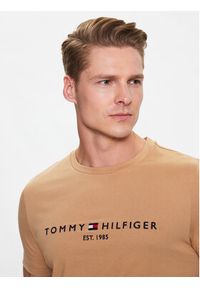 TOMMY HILFIGER - Tommy Hilfiger T-Shirt Logo MW0MW11797 Brązowy Slim Fit. Kolor: brązowy. Materiał: bawełna