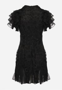 Born2be - Czarna Sukienka Mini z Koronkowymi Wstawkami i Falbankami Soffiana. Okazja: na co dzień, na imprezę. Typ kołnierza: kołnierz z falbankami. Kolor: czarny. Materiał: koronka. Długość rękawa: krótki rękaw. Wzór: koronka. Styl: casual, elegancki. Długość: mini #6