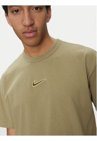 Nike T-Shirt FV7726 Zielony Regular Fit. Kolor: zielony. Materiał: bawełna