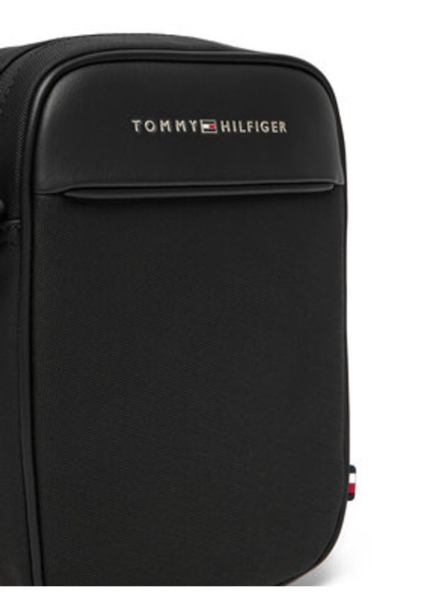 TOMMY HILFIGER - Tommy Hilfiger Saszetka Th Foundation Mini Reporter AM0AM13624 Czarny. Kolor: czarny. Materiał: skóra