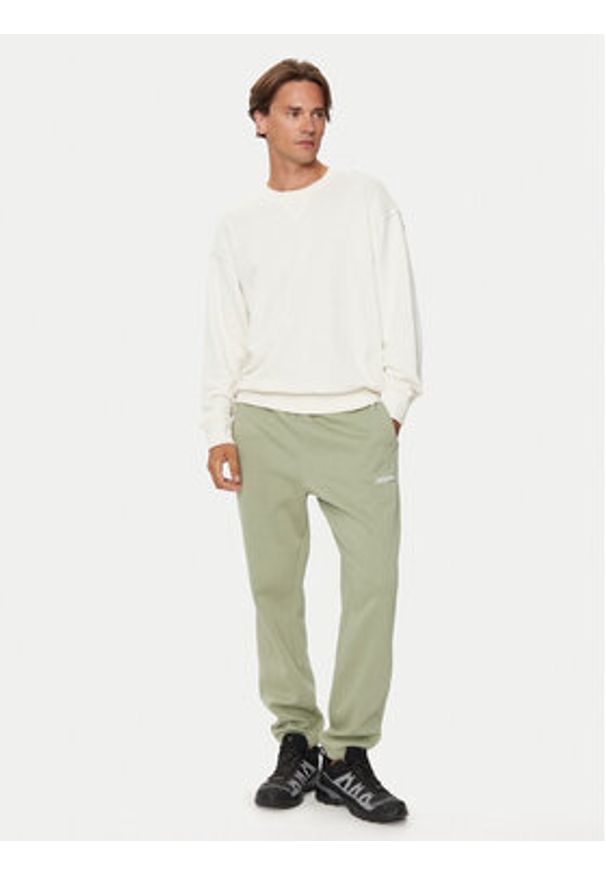 columbia - Columbia Spodnie dresowe Meridian Creek™ 2105861 Zielony Regular Fit. Kolor: zielony. Materiał: syntetyk