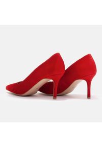 Marco Shoes Eleganckie szpilki zamszowe czerwone. Kolor: czerwony. Materiał: zamsz. Obcas: na szpilce. Styl: elegancki #9