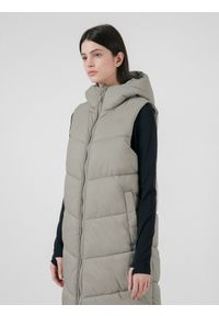 4f - Bezrękawnik puchowy z wypełnieniem syntetycznym damski. Typ kołnierza: kołnierzyk stójkowy, kaptur. Kolor: szary. Materiał: syntetyk, puch. Długość rękawa: bez rękawów. Długość: do kolan #1