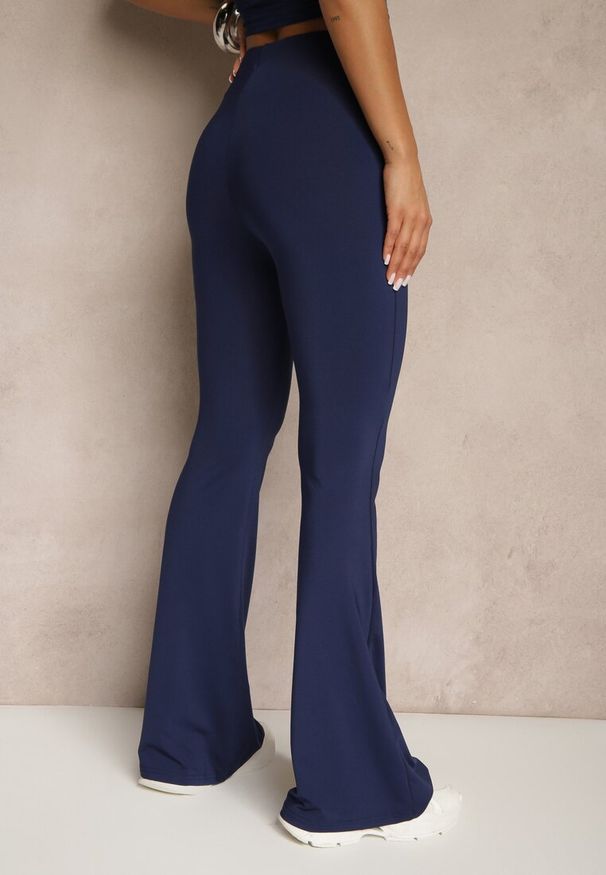 Renee - Granatowe Spodnie Dzwony Efralice. Kolor: niebieski. Materiał: wiskoza, bawełna. Wzór: aplikacja. Sezon: wiosna, lato. Styl: klasyczny