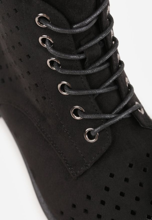 Born2be - Czarne Botki Trzewiki VICES z Ażurową Cholewką Bissen. Okazja: na co dzień, do pracy, na spotkanie biznesowe. Kolor: czarny. Materiał: dzianina, materiał, jeans. Szerokość cholewki: normalna. Wzór: ażurowy. Styl: casual, biznesowy, elegancki