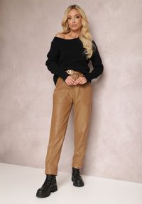 Renee - Ciemnobeżowe Spodnie Dynora. Stan: podwyższony. Kolor: beżowy. Długość: długie. Wzór: gładki. Styl: klasyczny #2