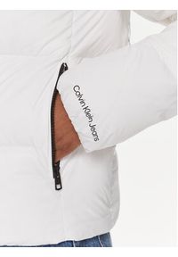 Calvin Klein Jeans Kurtka puchowa Archetype J20J221646 Biały Regular Fit. Kolor: biały. Materiał: syntetyk #8