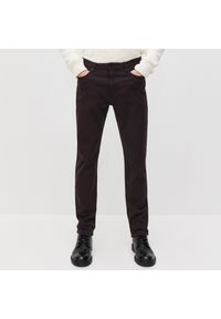 Reserved - Bawełniane spodnie slim - Bordowy. Kolor: czerwony. Materiał: bawełna #1