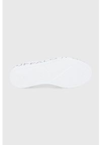 Buffalo Buty kolor biały na platformie. Nosek buta: okrągły. Zapięcie: sznurówki. Kolor: biały. Materiał: guma. Obcas: na platformie #4