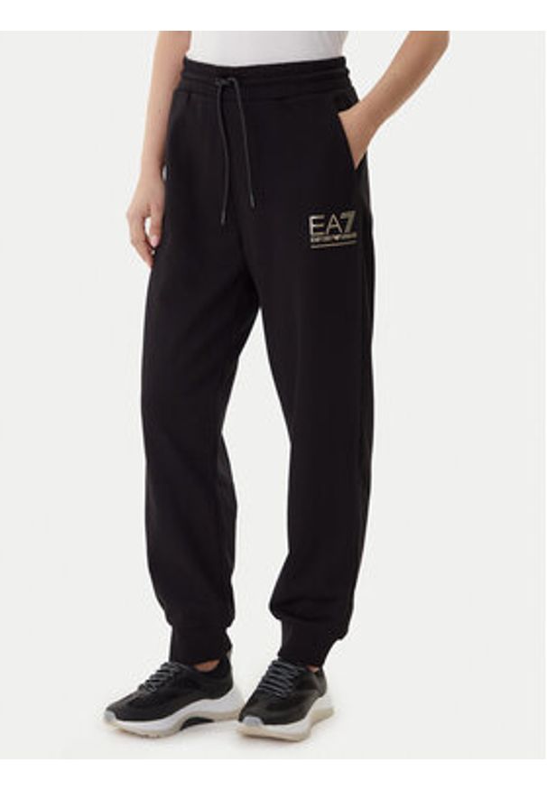 EA7 Emporio Armani Dres 7W000420 AF12473 MC021 Czarny Relaxed Fit. Kolor: czarny. Materiał: bawełna