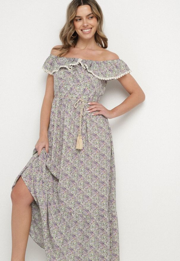 Born2be - Fioletowa Sukienka Ozdobiona Falbankami Folirae. Okazja: na co dzień, na spacer. Typ kołnierza: kołnierz z falbankami. Kolor: fioletowy. Wzór: aplikacja. Sezon: lato. Typ sukienki: sportowe. Styl: casual, sportowy