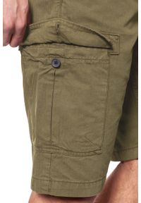 Wrangler - KRÓTKIE SPODENKI WRANGLER CARGO SHORT DUFFLEBAG GREEN W15DVD15U. Materiał: bawełna. Długość: krótkie. Wzór: moro. Styl: militarny #5