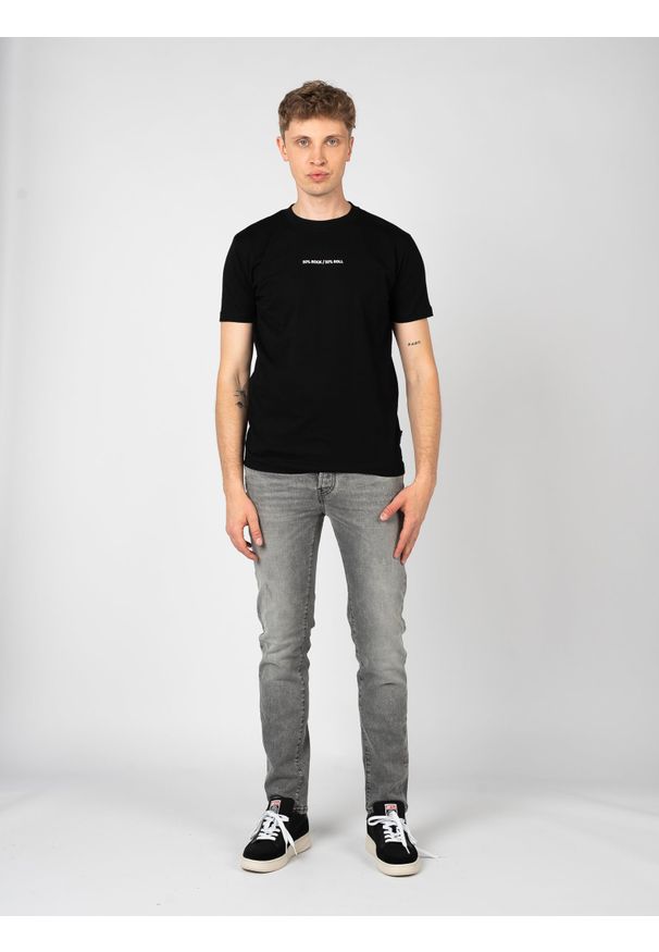 John Richmond T-shirt | HMP25016TS | Mężczyzna | Czarny. Okazja: na co dzień. Kolor: czarny. Materiał: bawełna. Wzór: nadruk. Styl: elegancki, casual