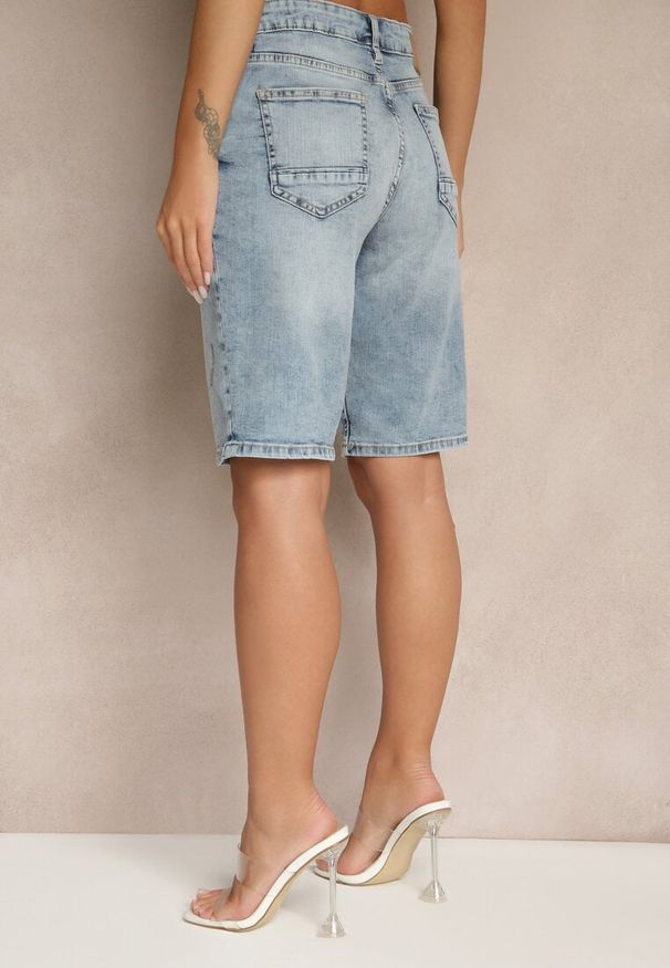 Renee - Jasnoniebieskie Klasyczne Szorty Jeansowe Tilloria. Okazja: na co dzień, na spacer. Kolor: niebieski. Materiał: jeans. Sezon: lato. Styl: klasyczny
