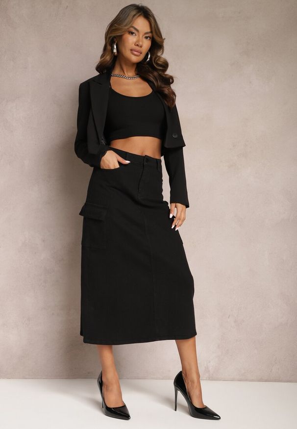 Renee - Czarna Spódnica Jeansowa Midi Typu Cargo z Kieszeniami Dyleta. Kolor: czarny. Materiał: jeans. Długość: długie