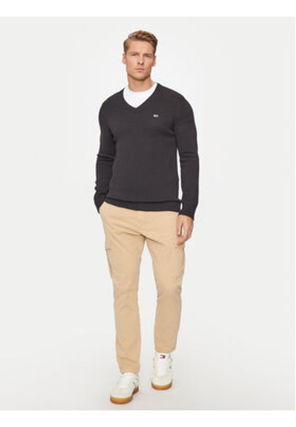 Tommy Jeans Sweter Essential DM0DM19429 Czarny Slim Fit. Kolor: czarny. Materiał: bawełna