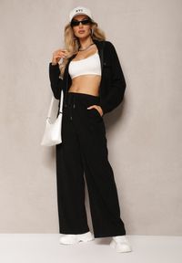 Renee - Czarne Szerokie Spodnie o Prążkowanym Kroju z Gumką w Pasie Jovulla. Kolor: czarny. Materiał: prążkowany #1
