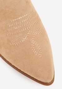 Renee - Ciemnobeżowe Botki Vices na Słupku Kowbojki z Ażurową Cholewką Rivori. Okazja: na co dzień. Zapięcie: zamek. Kolor: beżowy. Szerokość cholewki: normalna. Wzór: ażurowy. Materiał: jeans. Obcas: na słupku. Styl: casual, elegancki. Wysokość obcasa: średni #9