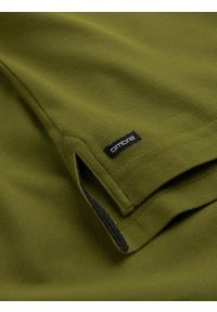 Ombre Clothing - Męska koszulka polo bez kołnierzyka - oliwkowa V6 OM-TSCT-0156 - XXL. Typ kołnierza: bez kołnierzyka, polo. Kolor: oliwkowy. Materiał: bawełna. Długość: długie #3