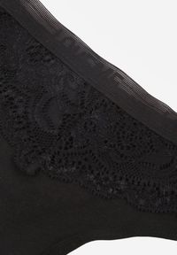 Renee - Czarne Majtki Typu Stringi z Bawełną i Koronką Zeliche. Kolor: czarny. Materiał: bawełna, koronka. Wzór: koronka #2
