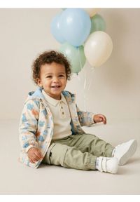 Sinsay - Kurtka wiatrówka z kapturem i ściągaczami - kremowy. Typ kołnierza: kaptur. Kolor: kremowy #1