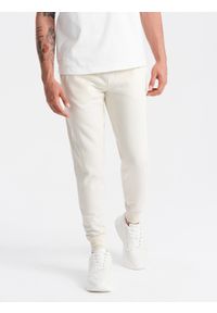 Ombre Clothing - Bawełniane męskie dresowe spodnie joggery BASIC – kremowe V5 OM-PABS-0174 - XXL. Okazja: na co dzień. Kolor: kremowy. Materiał: dresówka, bawełna. Wzór: aplikacja. Styl: sportowy, casual, elegancki