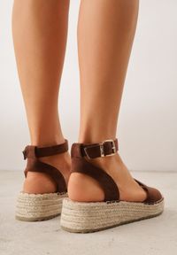 Born2be - Brązowe Sandały VICES z Imitacji Zamszu na Niskim Koturnie z Plecionki Miralyn. Okazja: na co dzień, na imprezę. Zapięcie: pasek. Kolor: brązowy. Materiał: zamsz. Sezon: lato. Obcas: na koturnie. Styl: casual, elegancki #4