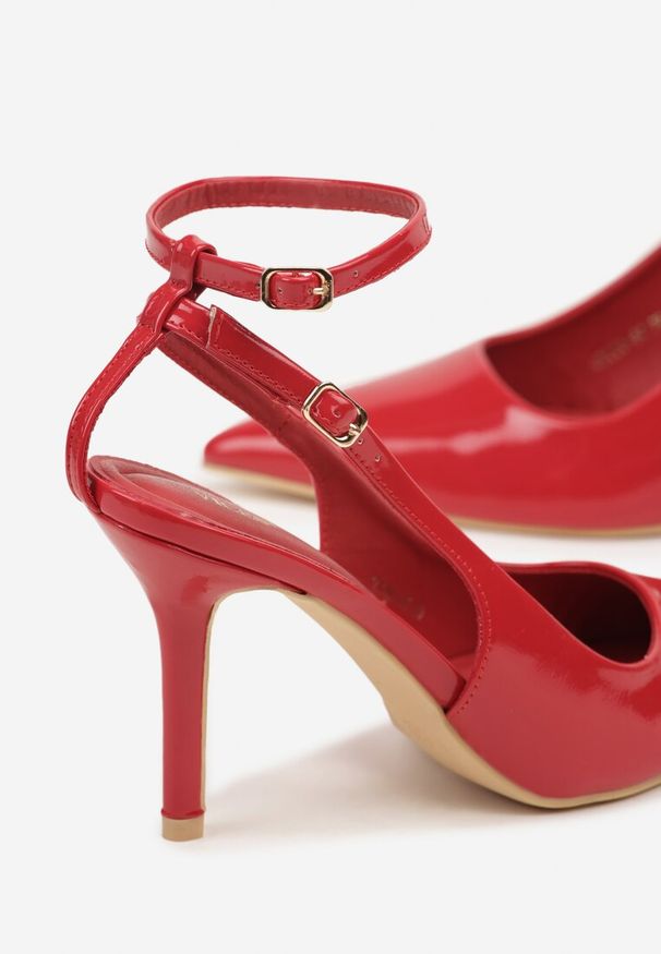 Renee - Czerwone Sandały Lakierowane Vices na Szpilce Typu Slingback Dolenita. Okazja: na co dzień, na spacer. Nosek buta: szpiczasty. Zapięcie: sprzączka. Kolor: czerwony. Materiał: lakier. Sezon: lato. Obcas: na szpilce. Styl: klasyczny, casual