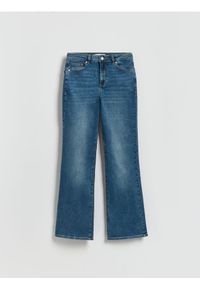 Reserved - Jeansy flare - niebieski. Kolor: niebieski