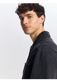 Reserved - Jeansowa koszula comfort fit - czarny. Kolor: czarny. Materiał: jeans #1