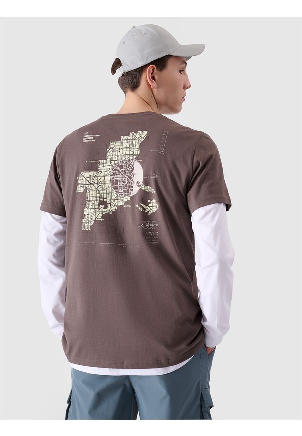 4f - 4F T-shirt regular z nadrukiem męski - brązowy S. Okazja: na co dzień. Kolor: brązowy. Materiał: bawełna, jersey, dzianina. Długość rękawa: krótki rękaw. Długość: krótkie. Wzór: nadruk. Styl: sportowy, klasyczny, casual