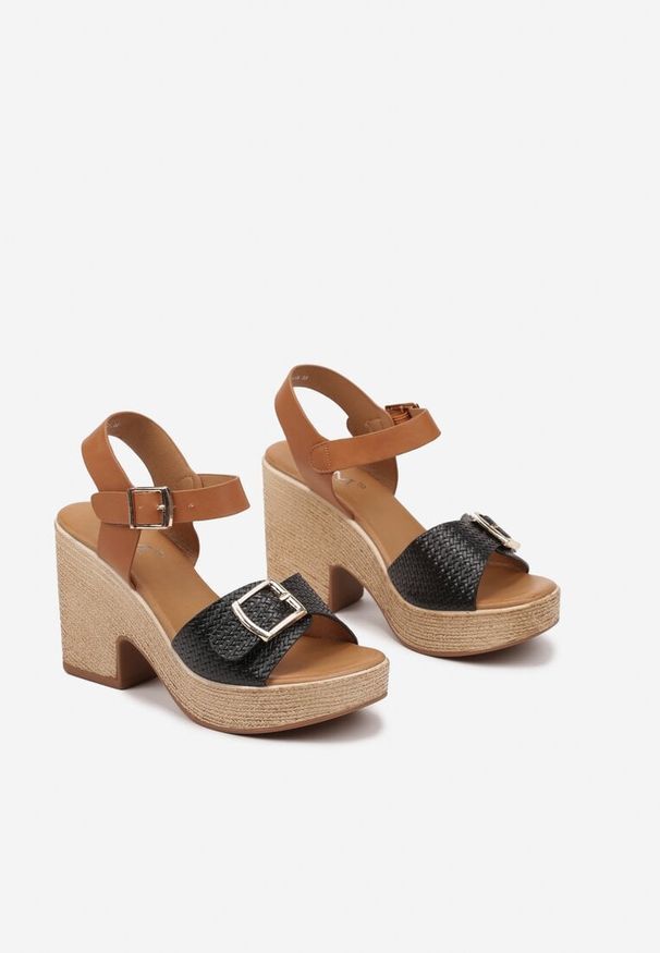 Renee - Czarne Sandały z Klamrami z Plecioną Wstawką na Obcasie i Platformie Merssa. Okazja: na co dzień. Zapięcie: klamry. Kolor: czarny. Materiał: jeans. Obcas: na obcasie. Styl: casual, elegancki, klasyczny. Wysokość obcasa: średni