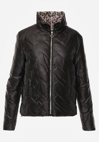 Born2be - Czarna Dwustronna Kurtka Pikowana Ozdobiona Naszywką i Panterką Nemopis. Okazja: na co dzień. Kolor: czarny. Materiał: jeans. Wzór: motyw zwierzęcy, aplikacja. Styl: casual #7