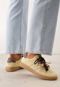 Renee - Żółte Sneakersy Typu Klasyczne Tenisówki Retro z Podwójnym Wiązaniem z Frędzlami Kotena. Okazja: na co dzień. Zapięcie: sznurówki. Kolor: żółty. Materiał: jeans. Szerokość cholewki: normalna #4