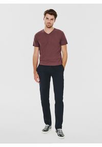 Pako Lorente - PAKO LORENTE – Bordowy gładki t-shirt v-neck. Kolor: czerwony, brązowy. Materiał: bawełna, elastan. Wzór: gładki #7